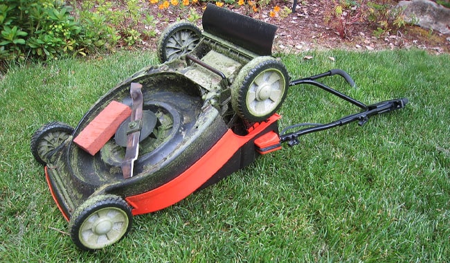 Lawn-Mower-Blade-Maintenance