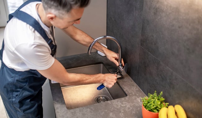 Kitchen-Faucet-Installation