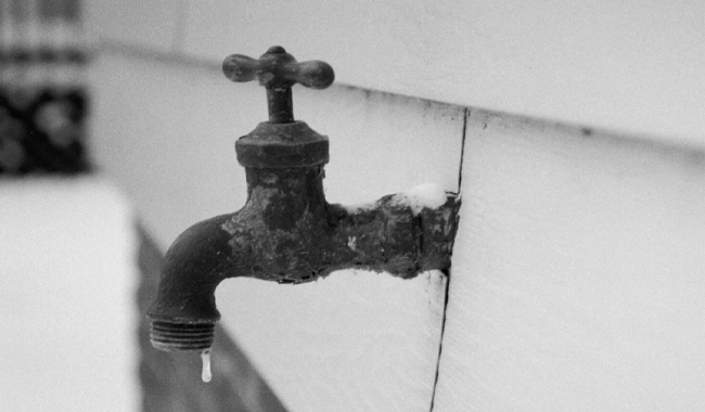 Faucet-Dripping-Outside